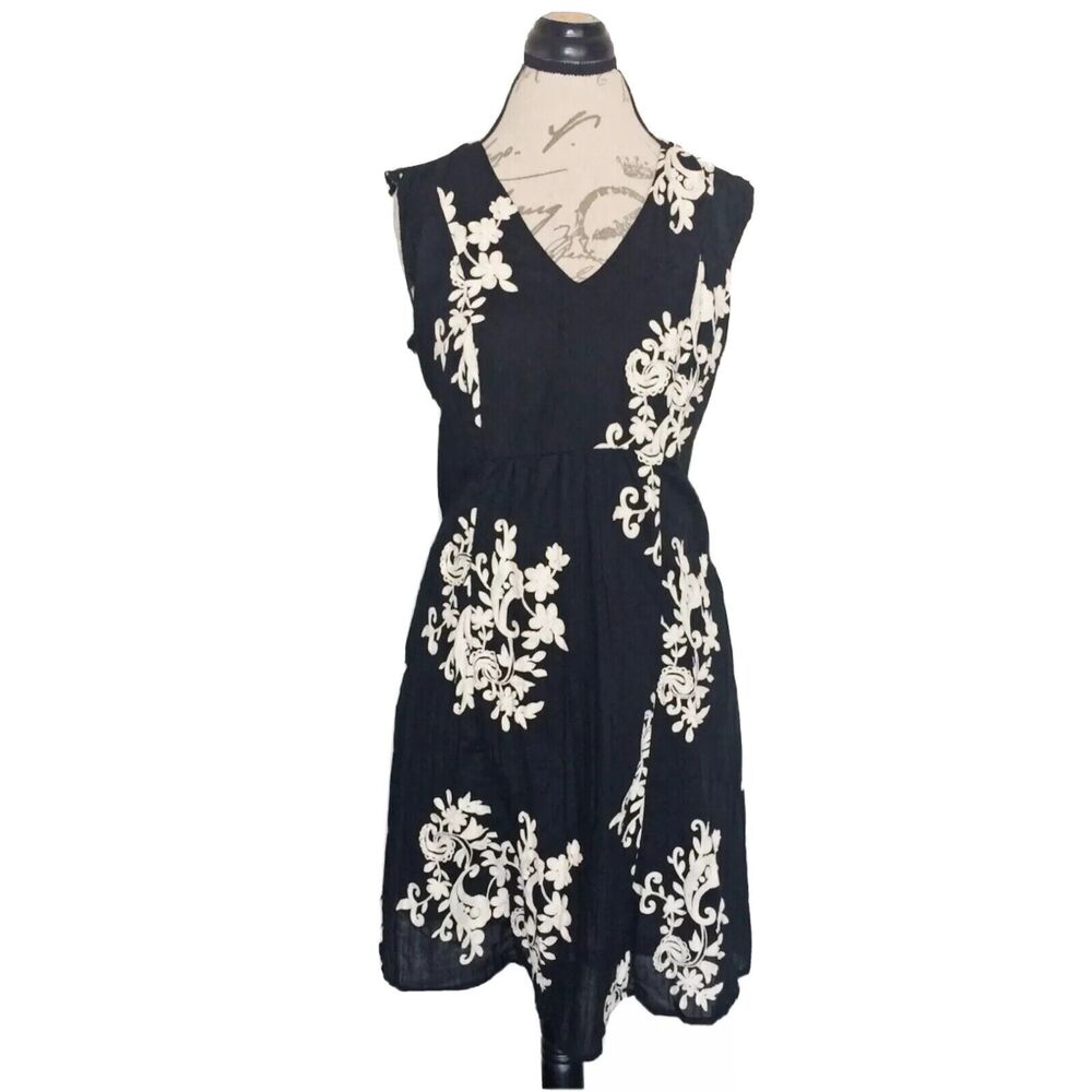 Westport Floral Dress Size Medium Black Beige Embroidered Sleevesless Bohemian